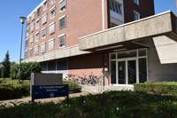 Wohnheim am St. Franziskus Hospital Münster Aussenansicht roter Klinkerbau 4-geschossig mit Flachdachvorbau