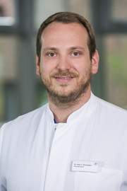 Dr. Florian Schneider Porträt Dr. Schneider