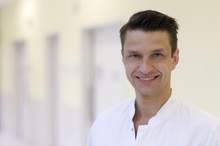 Dr. Simon Tempel Dr. Simon Tempel